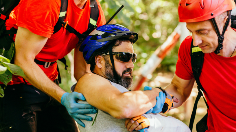 Turistas resgatados após queda em cachoeira de Ubatuba evidenciam riscos de trilhas e atenção ao turismo de aventura