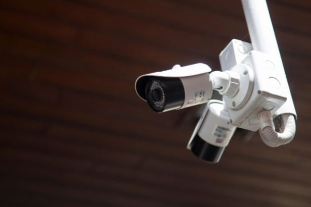 Ubatuba amplia segurança com câmeras da Muralha Eletrônica e aposta em tecnologia para proteger moradores e turistas