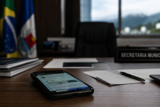 Secretário de Ubatuba vira alvo de crise política após fala ofensiva e amplia debate sobre postura pública