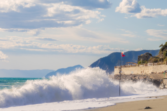 Ubatuba em alerta para mar agitado e ressaca no inverno: entenda impactos nas praias, turismo e segurança no litoral norte