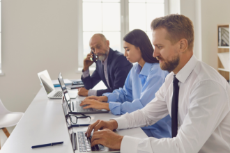 Inteligência artificial é prioridade das empresas brasileiras, mas investimento ainda é baixo